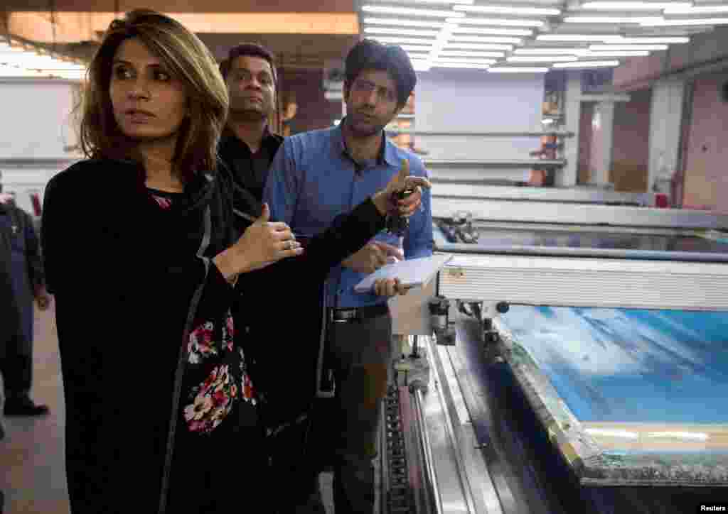 Erum Ahmed, chief executive officer of retail textile brand So Kamal, talks to workers as she visits a factory in the conservative city of Faisalabad. Ahmed, who started her brand three years ago, encourages women to work at her company.