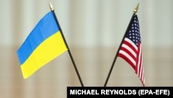 Журналістам сенатори заявили, що у них відбулася «дуже позитивна» розмова з президентом України 