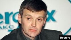 Ресей федералдық қауіпсіздік қызметінің бұрынғы офицері Александр Литвиненко. Мәскеу, 17 қараша 1998 жыл.