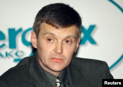 Олександр Литвиненко у 1998 році