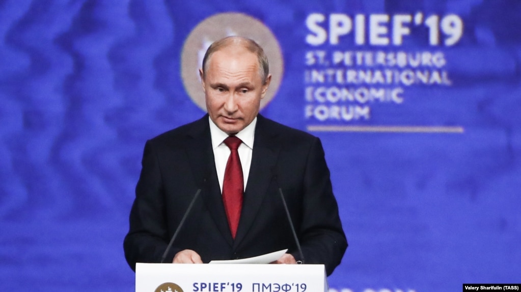 Владимир Путин на экономическом форуме в Санкт-Петербурге, 7 июня 2019 года 