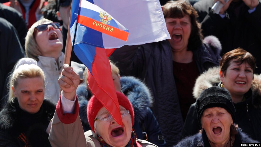 Учасники проросійського мітингу в Донецьку, 22 березня 2014 року 