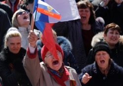 Учасники проросійського мітингу в Донецьку, 22 березня 2014 року