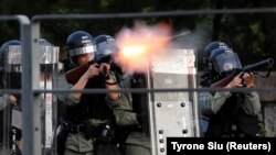 Policia duke nisur gaz lotsjellës kundër protestuesve në Hong Kong.