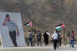 شهروندان اردنی در حال بازدید از منطقه باقوره پس از بازگشت کنترل منطقه به اردن
