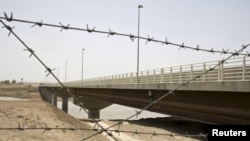 Мост через реку Пяндж, соединяющий Таджикистан с Афганистаном. Иллюстративное фото. 