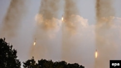 Un atac cu sisteme de rachete Grad al armatei ucrainene în regiunea Doneţk, 7 august 2014