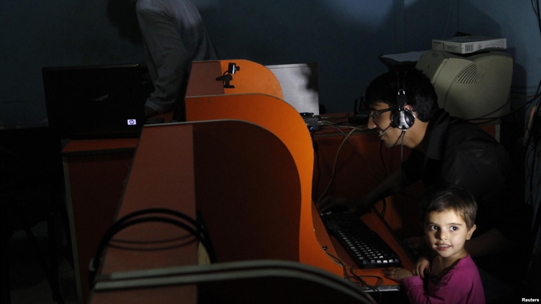 Юлия Меньшованың жалаңаш суреттері Әдемі қара әйелдер трахает алады