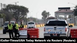 US — Police officers stand at a checkpoint after a shooting incident at Naval Air Station Corpus Christi, 21may2020