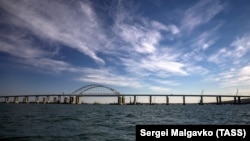 Вид на мост через Керченский пролив, иллюстрационное фото