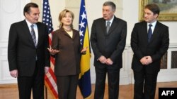 Hillary Clinton împreună cu Haris Silajdzic, Nebojsa Radmanovic și Zeljko Komsic