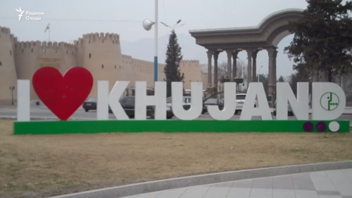 Khujand Mon Amour Tajik City S Love Monument Vandalized With Hearts