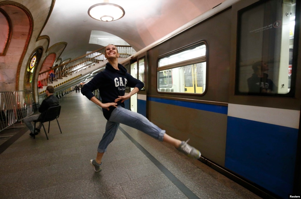 A dancer of the Kremlin Ballet theater warms up before an overnight performance, staged to coincide with the ongoing FIFA Confederations Cup Russia 2017, at Novoslobodskaya subway station in Moscow, on June 26. (Reuters/Sergei Karpukhin)