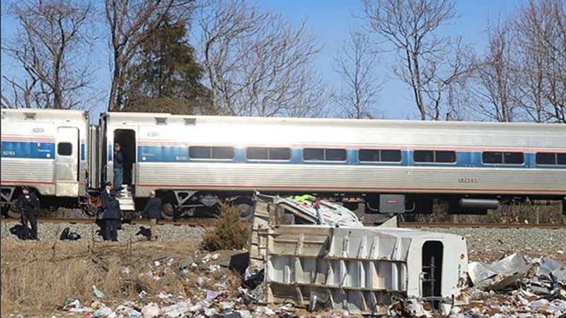 تصادف دو قطار مسافربری و باری در آمریکا دو کشته و ده‌ها زخمی برجای گذاشت