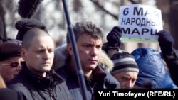 Сергей Удальцов и Борис Немцов на улицах Москвы. 24 марта 2012 г