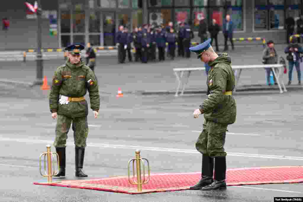 In Vladivostok, soldiers nudged the red carpet into place.