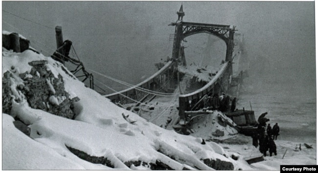 Мост через Волхов