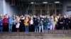 Минский государственный лингвистический университет. Студенты держатся за руки, поют &laquo;Воины света&raquo;