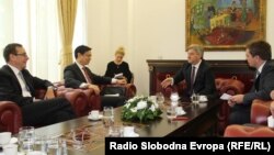 Zamenik-pomoćnika američkog državnog sekretara Brajan Hojt Ji i predsednik Makedonije Đorđe Ivanov na sastanku u Skoplju 