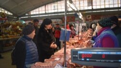 Елена Проценко на рынке в Симферополе