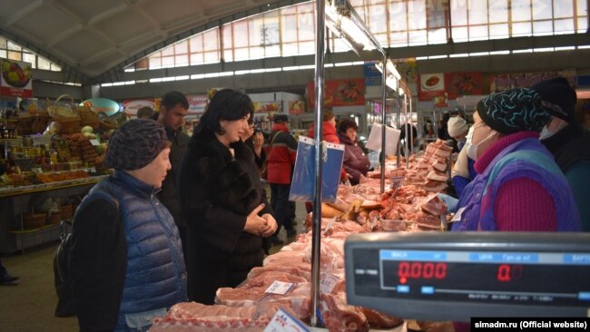 Елена Проценко на рынке в Симферополе