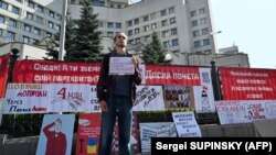 Перевірити на конституційність закон про декомунізацію КСУ попросили 46 народних депутатів