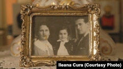Ileana Čura sa roditeljima, 1940. godine