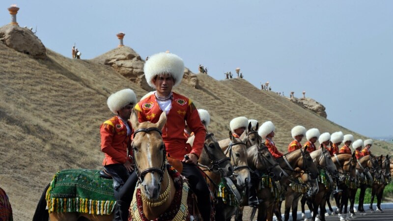 Aşgabatda baýramçylyk at çapyşygynda çapyksuwar heläk boldy
