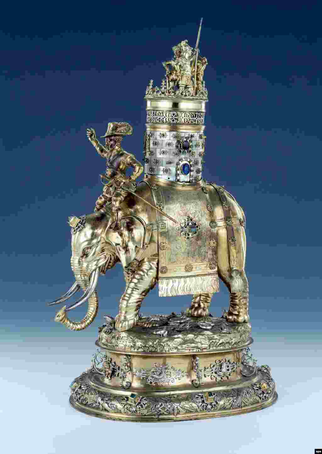 &quot;War Elephant&quot; made by&nbsp;Urban Wolff in Nuremberg between 1593 and 1598. This work is made of silver, gilt, mother of pearl, and colored stones.