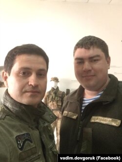 Вадим Довгорук із режисером кінострічки «Кіборги» Ахтемом Сеїтаблаєвим