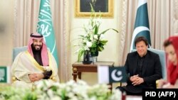 Pakistanski premijer Imran Kan (desno) i saudijski prestolonaslednik Mohamed bin Salman, Islamabad