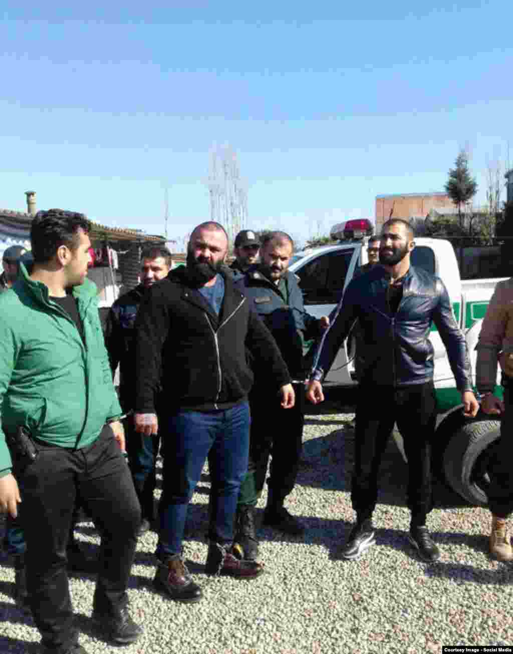 دستگیری فرد موسوم به «شاه مازندران»؛ برخی از افراد سابقه‌دار که در تلگرام اقدام به انتشار فیلم و تهدید یکدیگر کرده بودند، دستگیر شدند.