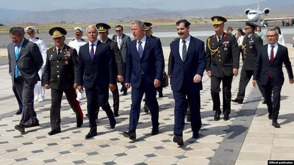 Azərbaycan və Türkiyə müdafiə nazirləri görüşüb İyun 11, 2019