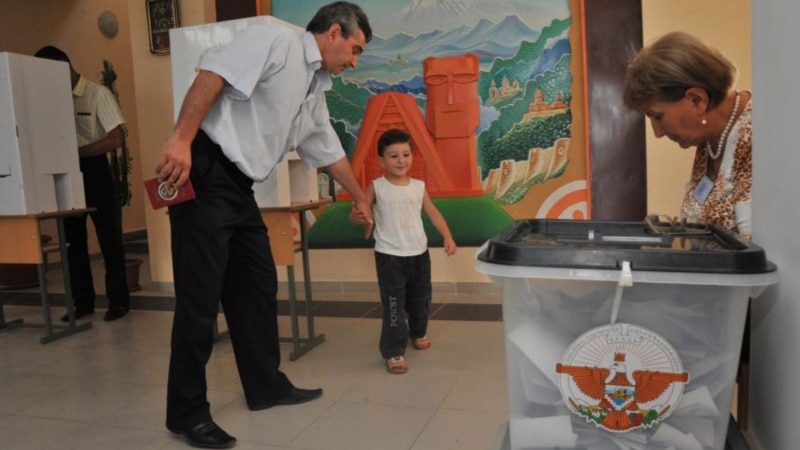 В Карабахе проходят президентские и парламентские выборы