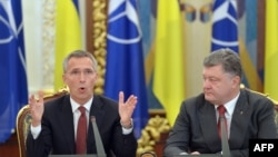 Petro Poroshenko və Jens Stoltenberg