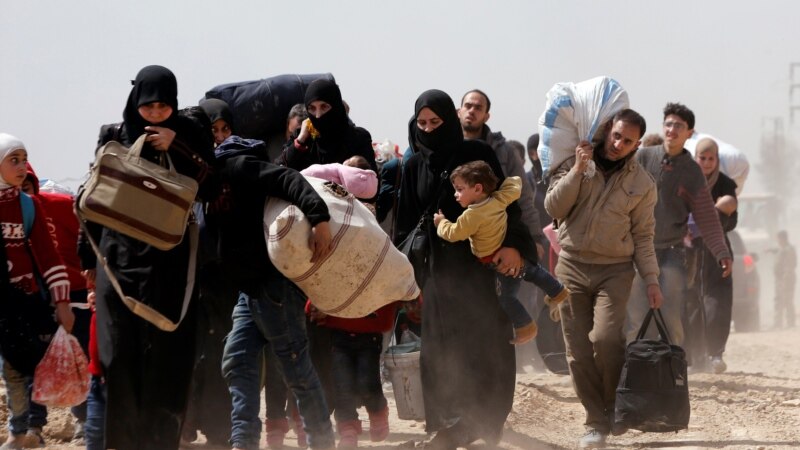 Илјадници сириски цивили ги напуштија домовите во Африн и Гута 