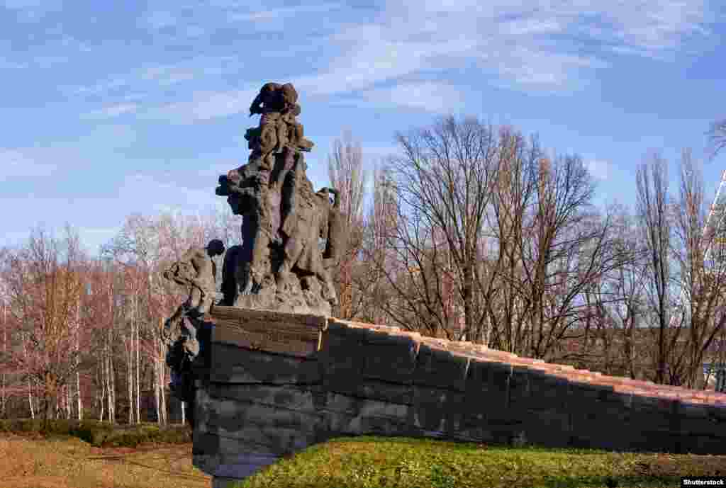 For more than three decades after the war, the events at Babyn Yar receive little official recognition, although in the 1960s Jewish activists began gathering without permission at the site to keep the memory of what happened there alive. In 1976, this memorial commemorating all victims of the Nazi regime at Babyn Yar was erected, without making specific mention of the Jewish victims. The central figure of the monument is a Soviet soldier.