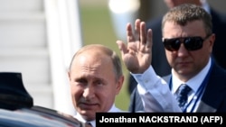 FINLAND - Russian President Vladimir Putin waves upon his arrival at the Helsinki-Vantaa Airport in Helsinki, on July 16, 2018 prior to a summit between him and the US President