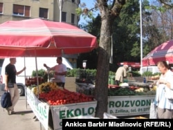 Štand porodice Hujić na Branimirovoj tržnici, listopad 2011.