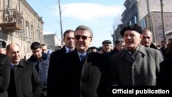 Armenia - Prime Minister Karen Karapetian tours Gyumri's old town, 3Feb2017.