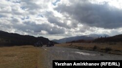 Дорога в степи в Казахстане. Иллюстративное фото