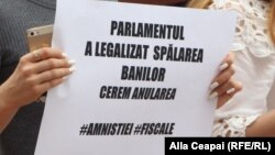 La un protest față de adoptarea așa-numirea reformei fiscale, Chișinău, 27 iulie 2018