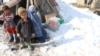 زمستان سرد و مشکلات اقتصادی در افغانستان؛ مردم: توان خرید مواد غذایی و سوخت را نداریم