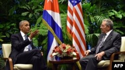 АҚШ президенти Барак Обама Куба раҳбари Раул Кастро билан, Гавана, Куба, 2016 йил 21 марти.