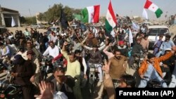 Pakistanis protest for the release of human rights activist Manzoor Pashteen in Karachi on January 28.