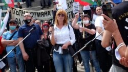 Румяна Ченалова на протеста на "Възраждане"