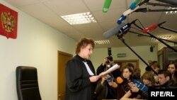 Judge Irina Vyrysheva announces the ruling to reporters.
