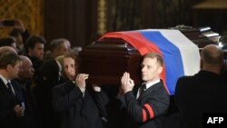 Pallbearers in Moscow carry the casket of Andrei Karlov, the Russian ambassador to Turkey who was assassinated in Ankara in December. (file photo)