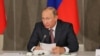 Президент России Владимир Путин проводится заседание президиума госсовета России в Крыму, 17 августа 2015 года
