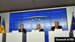 Iurie Leancă, Lucinda Creighton, ministru de stat irlandez pentru afacerile europene și Stefan Füle, ieri la Luxemburg